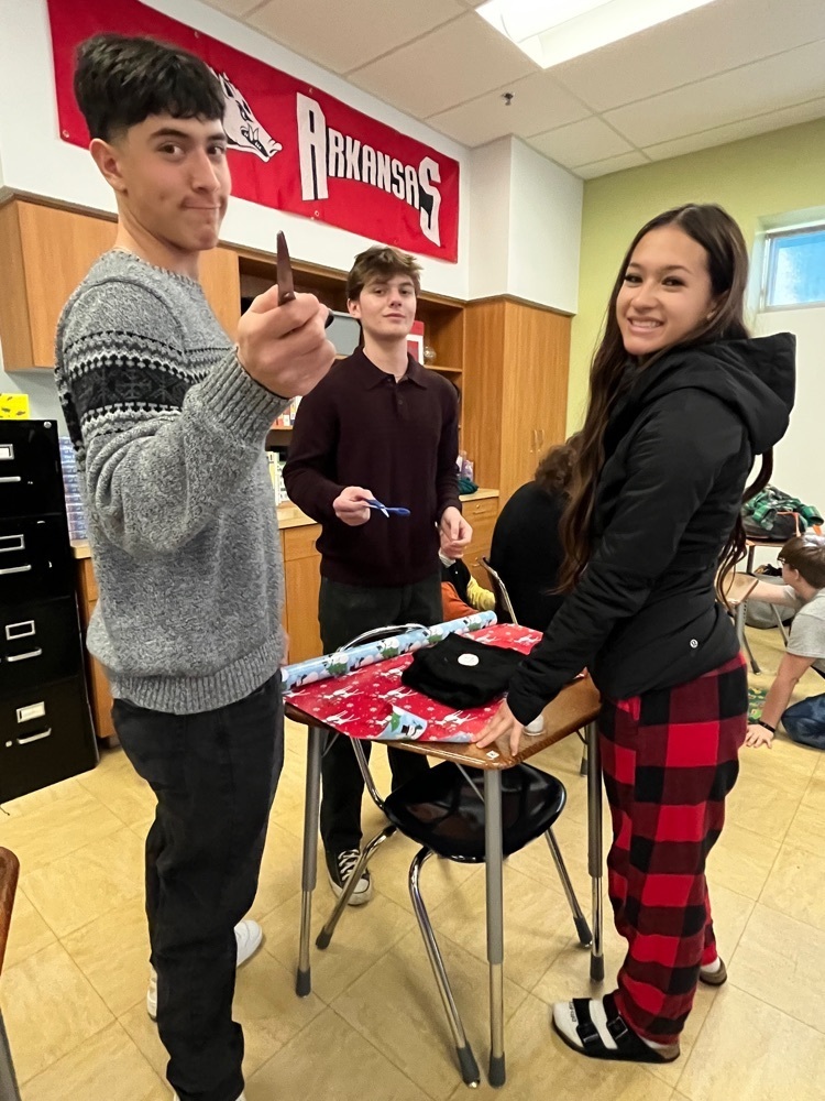 students wrapping